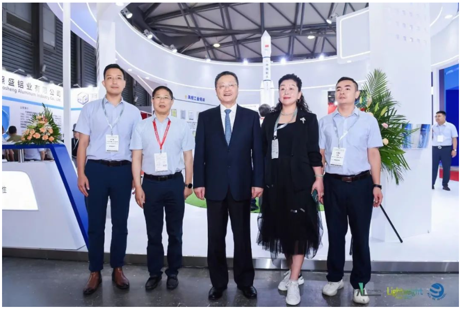 Shanghai Guangzhou Construction Expo se esforça em conjunto |Fengaluminum Materiais Especiais Sistema de alta qualidade para portas e janelas Novos produtos atraem atenção